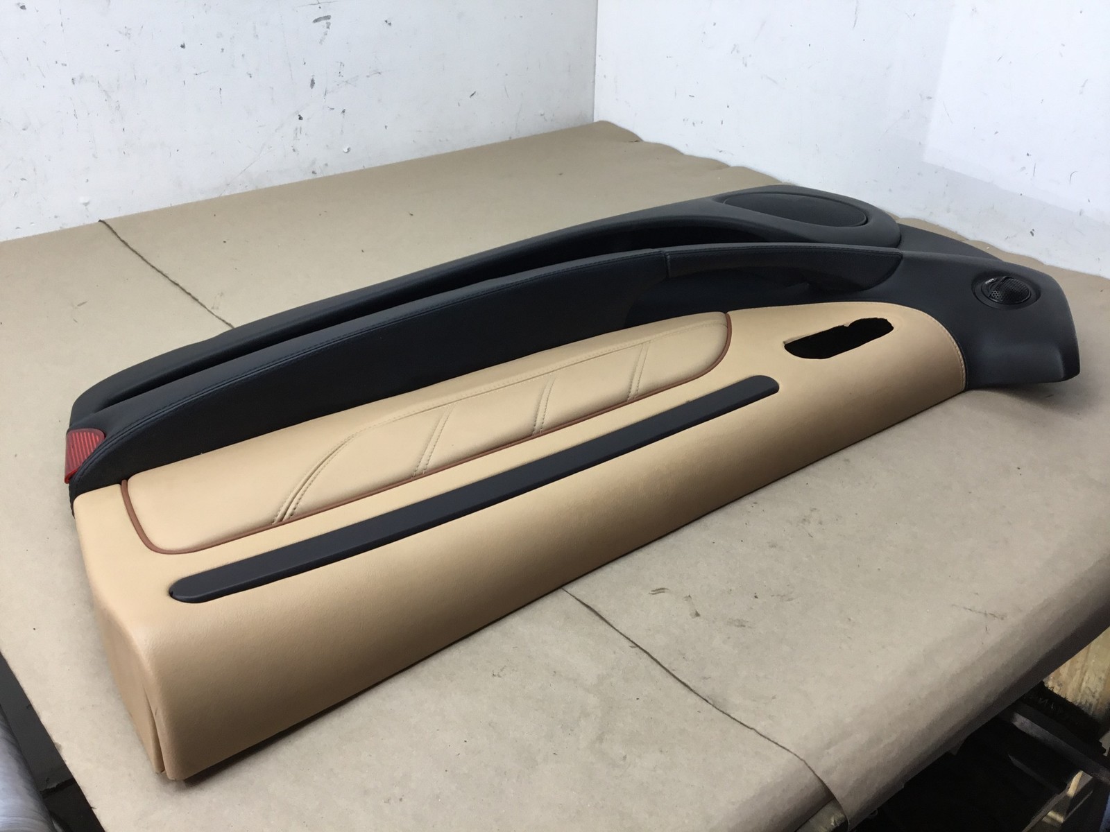 Maserati Coupe GT 2003 Front Right Passenger Door Cover Panel Trim 02-06 ;:Y