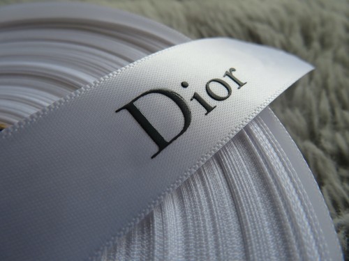 DIOR Embossed White Satin Ribbon x2m (200cm) 20mm wide Crafting Gift Wrap Bows - Picture 3 of 3