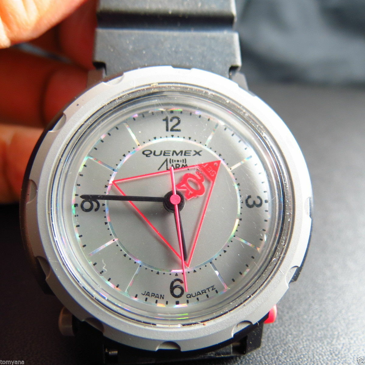 Montre réveil alarme forte QUEMEX montre analogique homme et senior modèle DIV0492