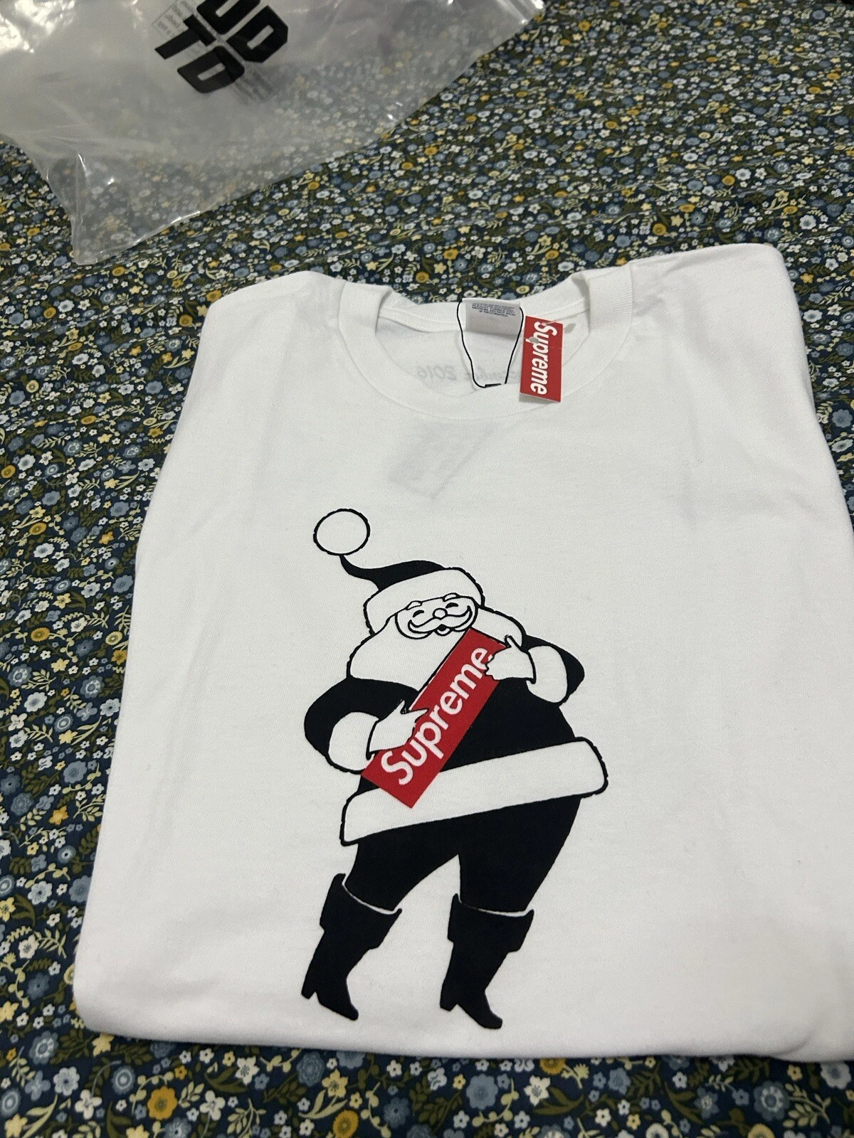 NEUF AUTHENTIQUE T shirt Supreme NY FW16 SANTA Tee   BLANC   L Large