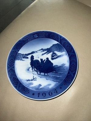 1964 Royal Copenhagen - Fetching The Christmas Tree Plate - Blue & White 7 Inch