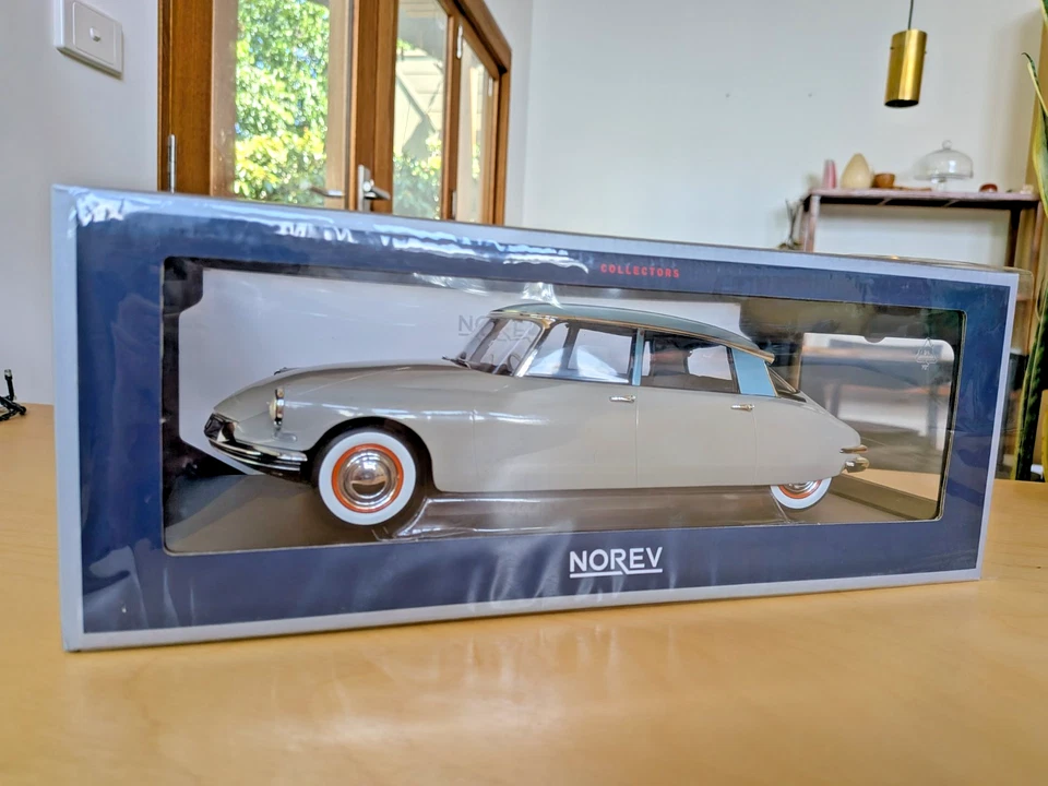 Norev CITROEN DS19 rosé grey & turquoise 1956 1/18 - Image 4 of 4