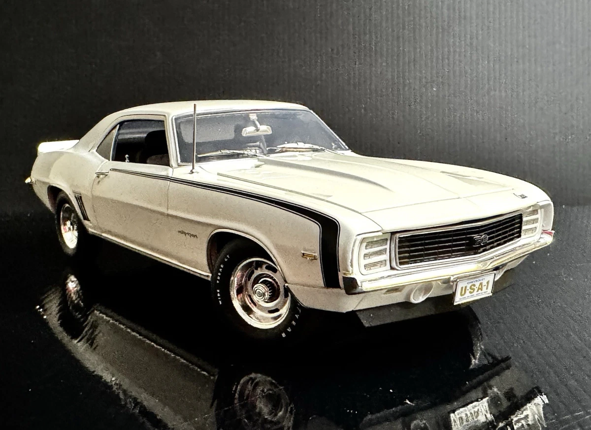 Chevrolet Camaro 1:18 Scale 1969 Vehicle Year Contemporary