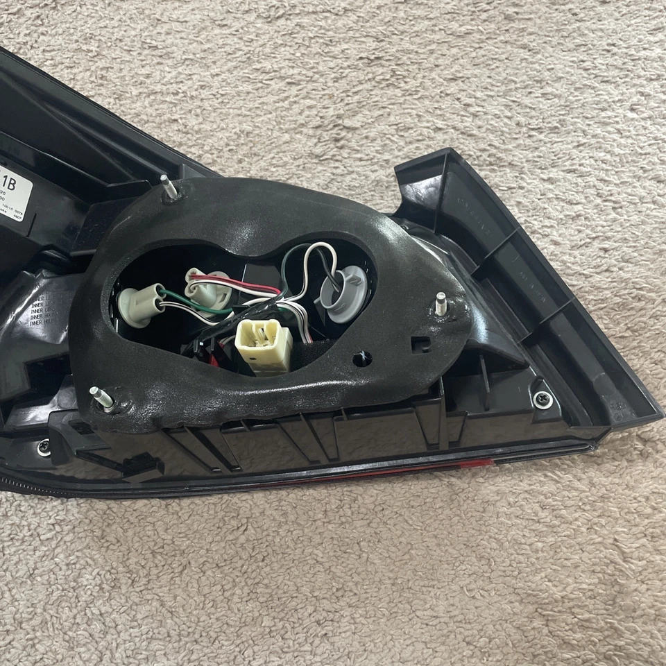 Lámpara de luz trasera lateral para pasajero derecho Subaru WRX STI 2015-2021 84201-VA030 OEM. Foto 4 de 4