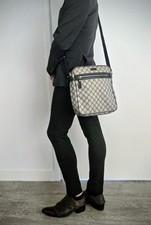 Gucci GG Supreme Beige Black Messenger Bag Adjustable Strap Inner Pockets