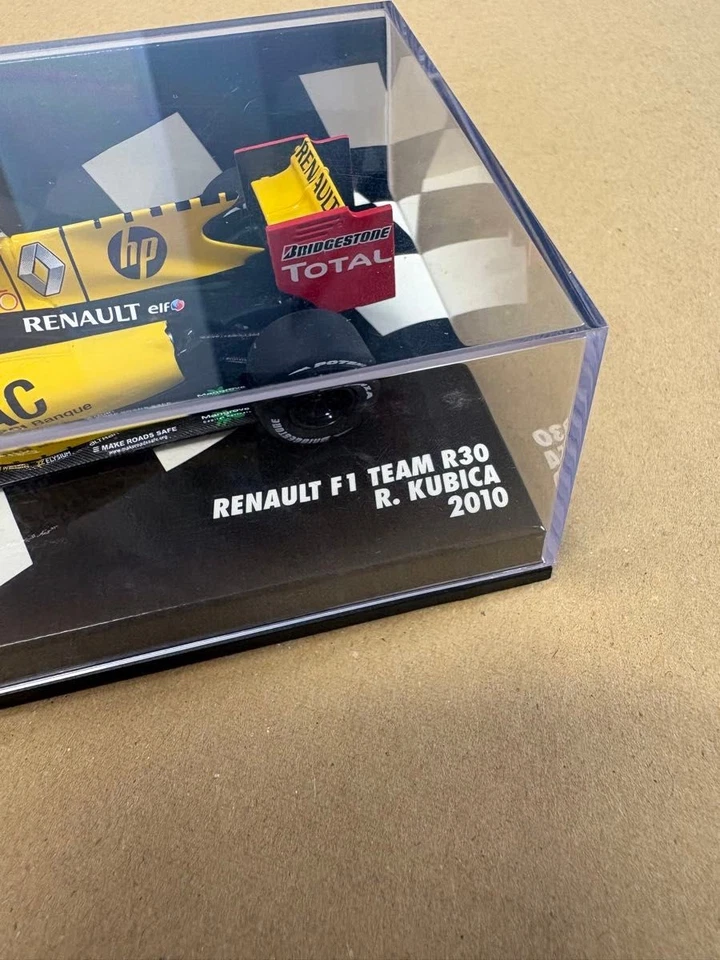 Minichamps 1/43 Renault F1 Team R30 Robert Kubica 2010 Formula 1 Diecast Model  - Image 2 of 4