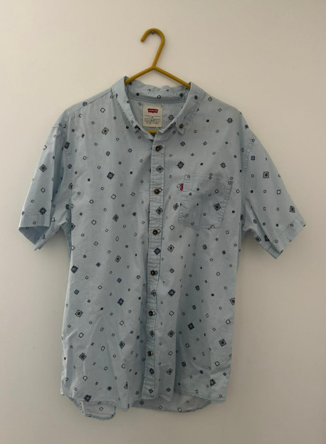 Camisa LEVIS - XL - Para Hombre - Estampado Azul Claro, Informal Exterior con Pestaña Roja