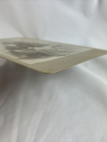Tarjeta de gabinete de fotografía antigua retrato familiar niña y padres - Imagen 5 de 6