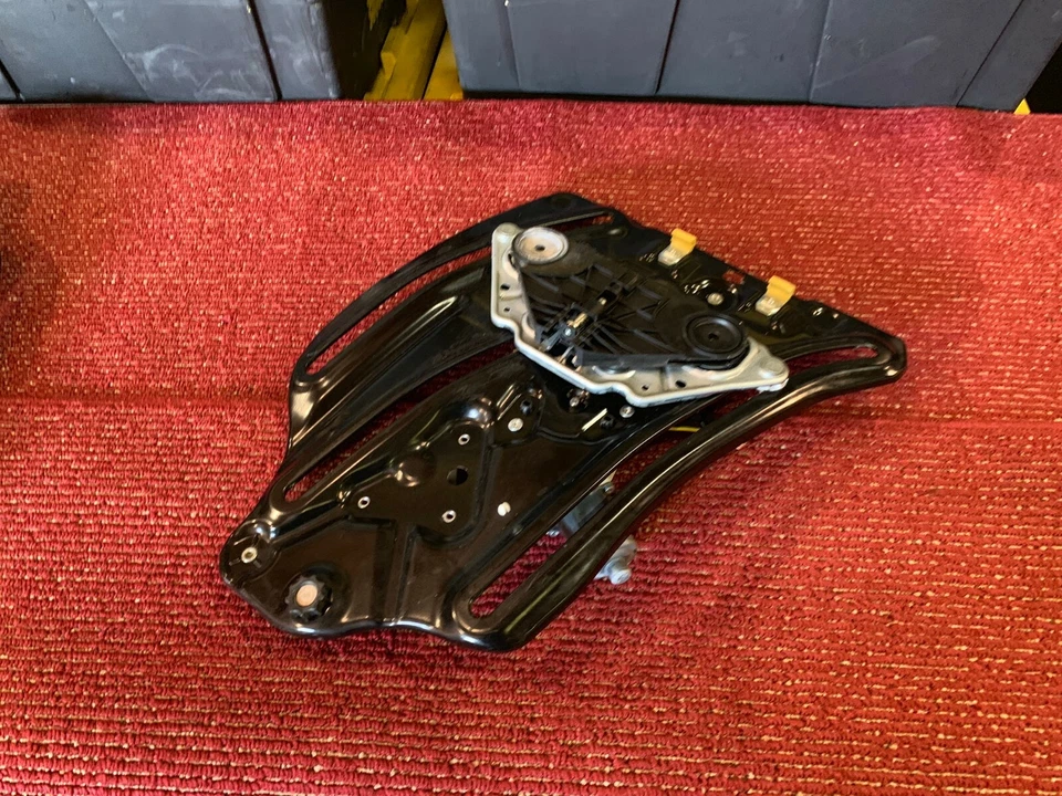 BMW F23 CONVERTIBLE REAR RIGHT PASSENGER SIDE WINDOW REGULATOR MOTOR OEM 33K - Image 2 of 4