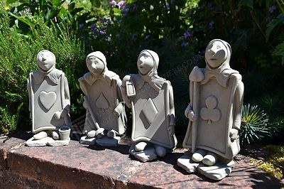 Trumps ein komplettes 4er Set Alice im Wunderland Stein Garten Ornament
