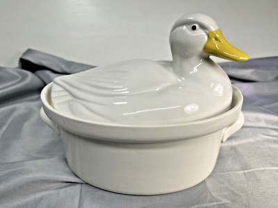 Vintage HALL Carbone Covered Oval Casserole w/Duck Lid White