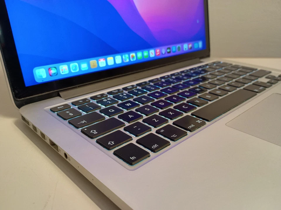 Macbook Pro 13 inch (Early 2015) Retina | 2.7GHz i5, 8GB RAM, 256GB SSD | Refurb - Image 2 of 4