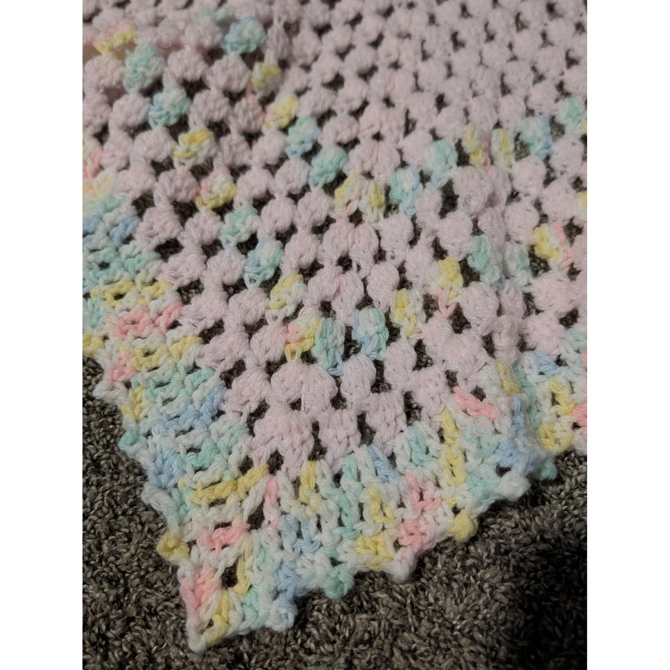Manta de bebé de ganchillo hecha a mano colores pastel redonda tejida afgana decoración de guardería Foto 4 de 4