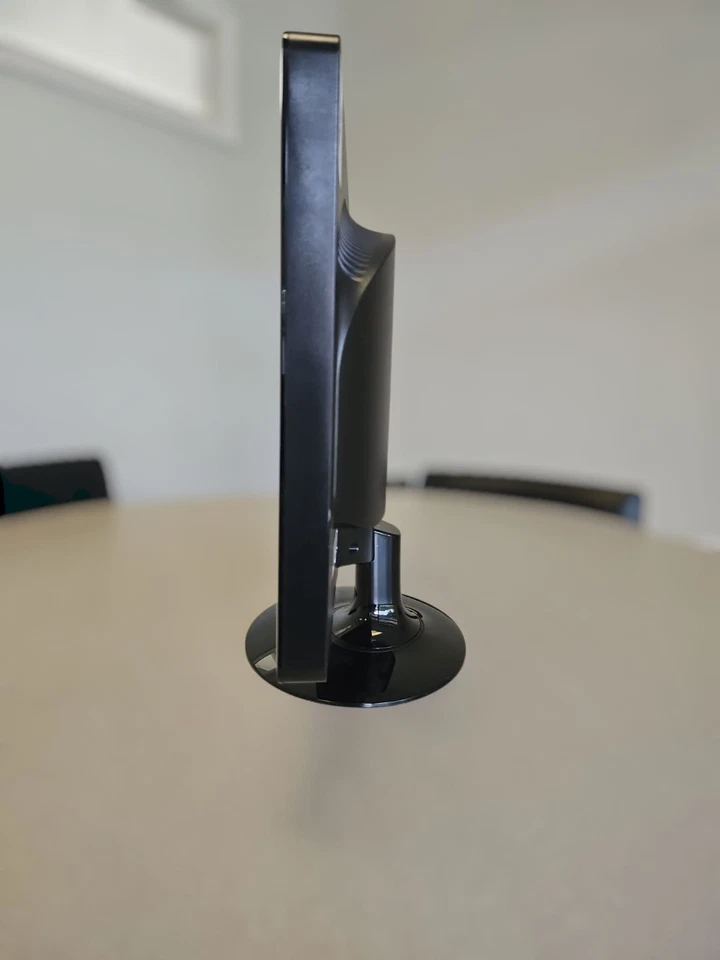 ViewSonic VS12996 VA 2431WM 24" Used Monitor - Image 2 of 3