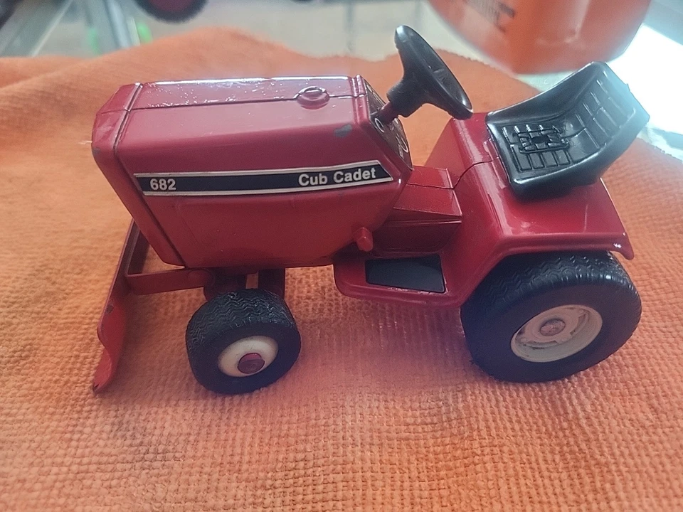 1/16 Scale Cub Cadet  382 W/ Blade Displayed  No Box - Image 2 of 4