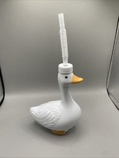 Tasse Cygne Blanc Plastique / Un Distributeur de Savon Plastique avec Paille