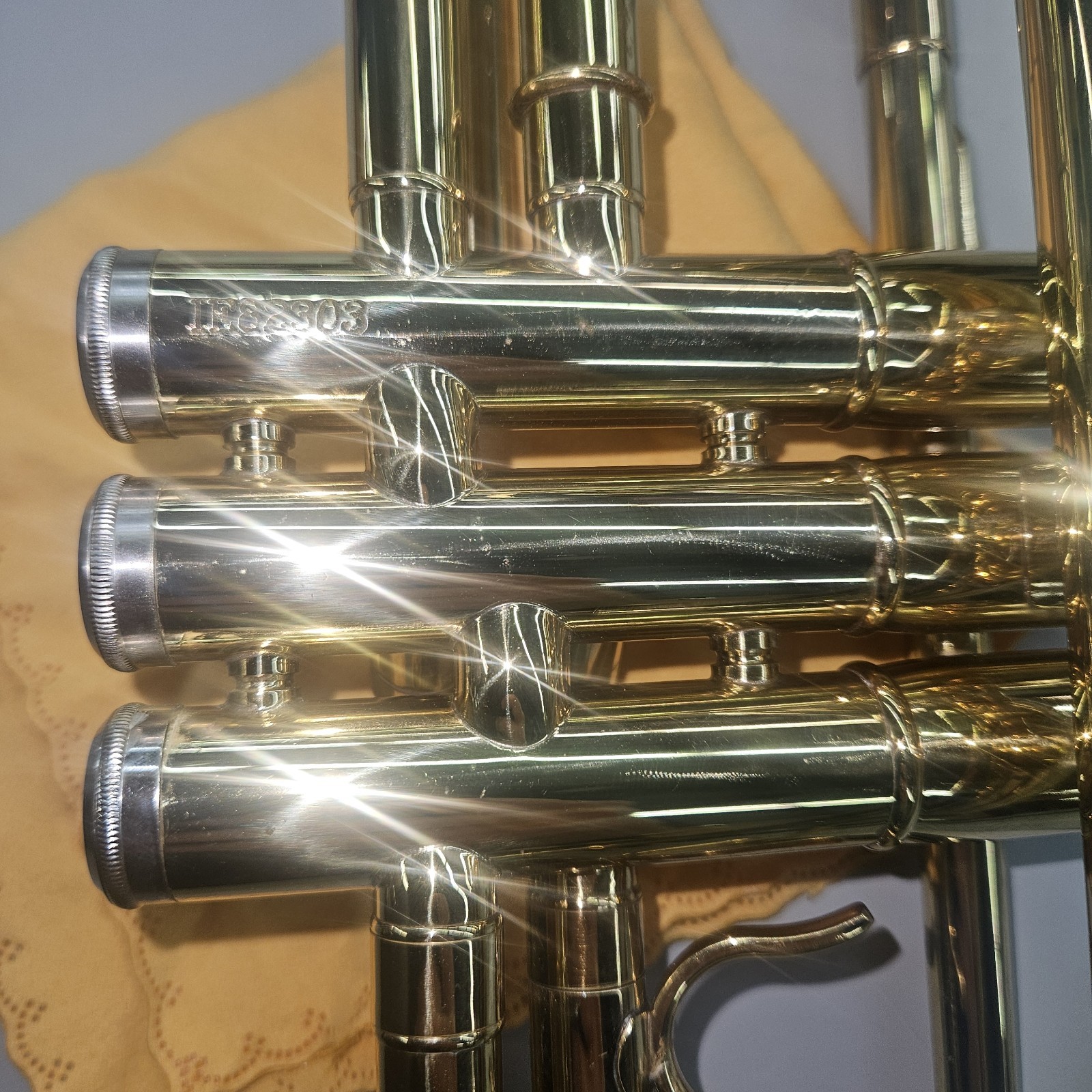 Anaxa Trumpet Gold W/ Case And Mouthpiece - 7c