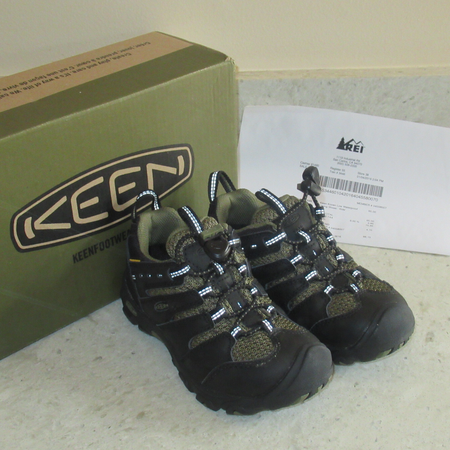 NUOVE KEEN scarpe da trekking basse per bambini Koven nere bruciate oliva taglia 11 impermeabili 1011760