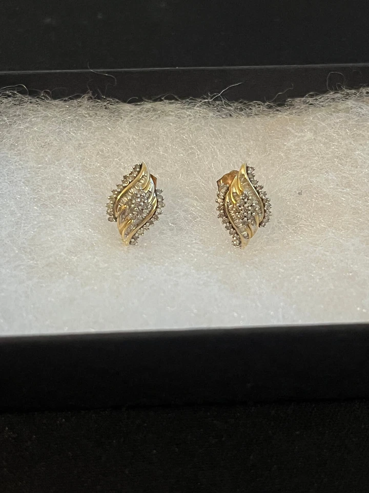 Aretes con racimo de diamantes de oro amarillo de 10 quilates de lujo de colección totalmente sellados Foto 2 de 4