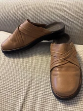 Clarks Women’s Leather Slip On Clogs Sz 10, Patty Chile Tan 35559 Contour Heel