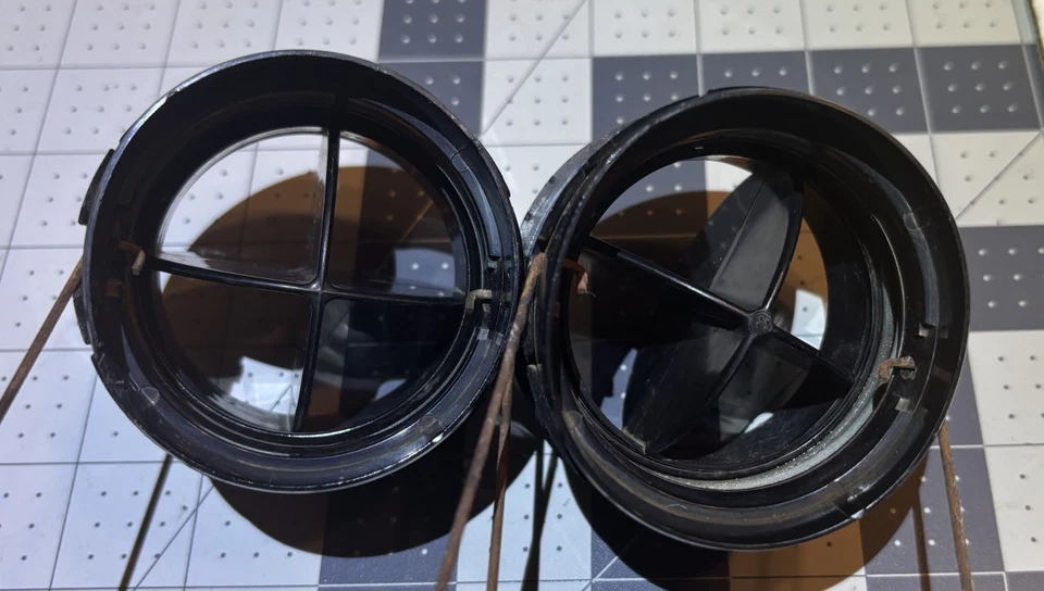 OEM Mercedes 69-73 W109 300SEL 6.3 W108 280S SEL SE dash sides BLACK air 2 vent - Image 2 of 4