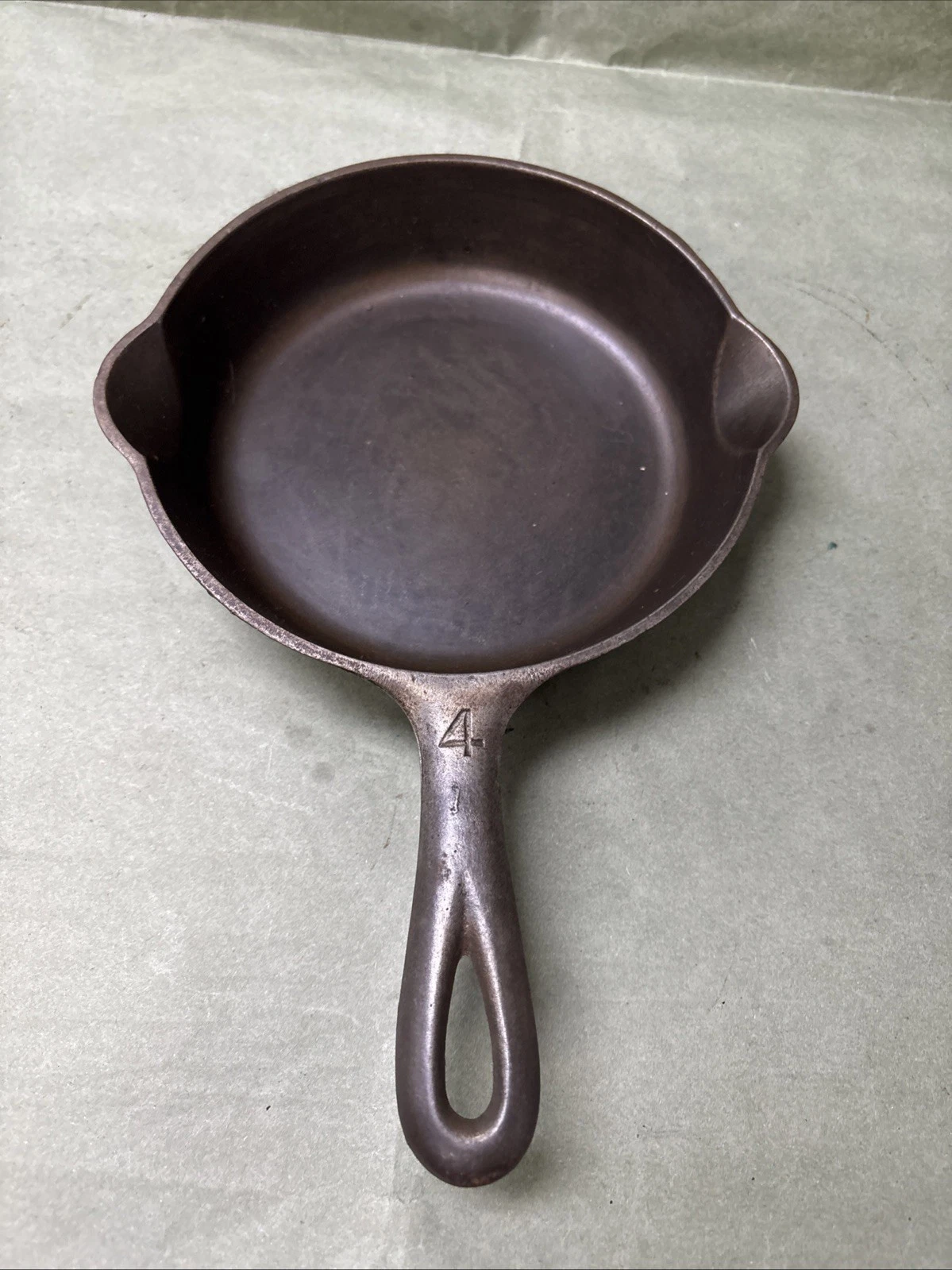 Rare Vintage Griswold #4 Cast Iron Skillet Slant Logo 702 Erie PA Heat Ring