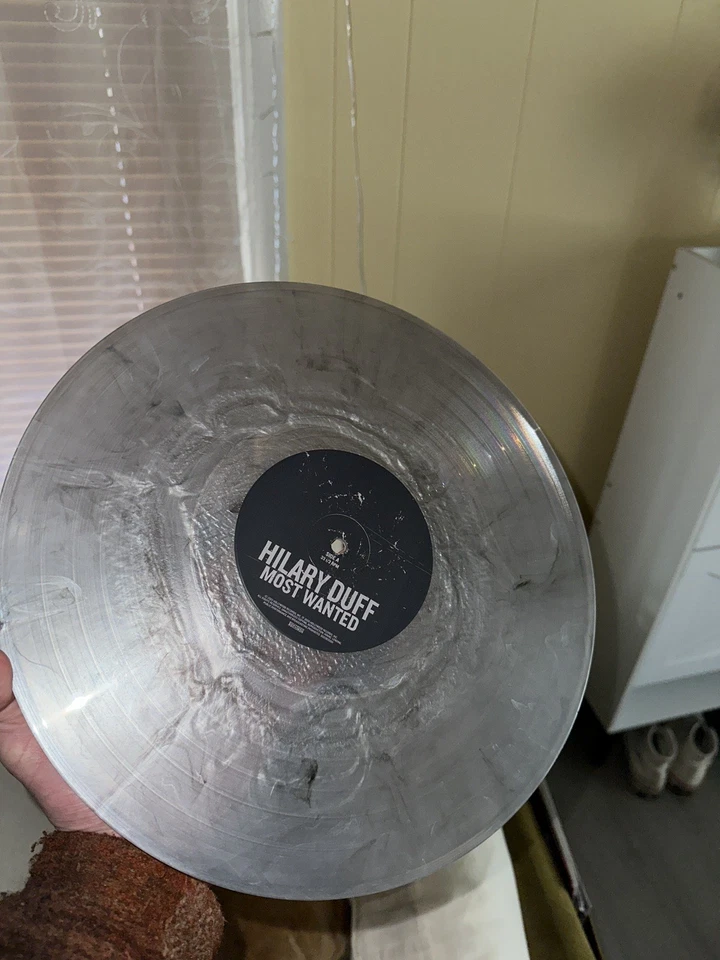 Hilary Duff Most Wanted Vinyl (Urban Outfitters Exclusive) Foto 4 de 4