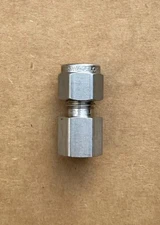 Swagelok  1/4" X 1/8" Stainless Steel Tube Fitting SS-400-7-2  Several Avail New