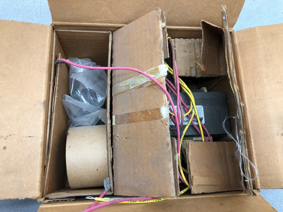 NEW IN BOX MAGNETEK 400 WATT HPS REPLACEMENT KIT CWA TYPE 1230-93S-500K - Image 4 of 4