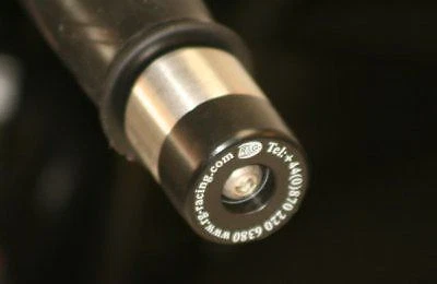 Barra R&G deslizadores extremos negros Yamaha FZR600R 1994 - 1996 Foto 3 de 4