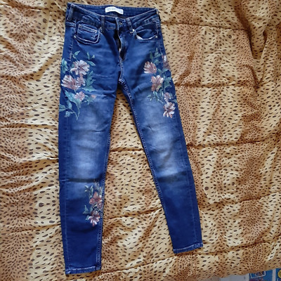 Zara Basic Z1975 Denim women skinny jeans size 2 embroidered flowers. 8.5'' rise.