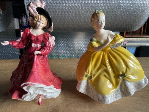 2X ROYAL DOULTON FIGURINES 'THE LAST WALTZ' HN2315 AND 'PATRICIA' HN3365 - Picture 3 of 15