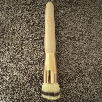 Flat Top Foundation Makeup Brush White Bristles Beige Handle