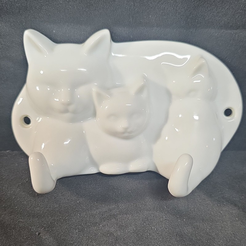 Avon White Glossy Ceramic Cat Wall-Mounted Coat Hook Rack, 2 Hooks