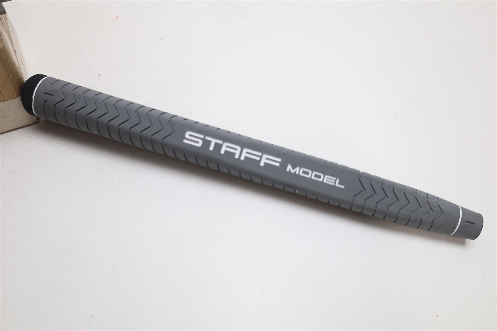 Staff Model Lamkin Deep Etched Putter Grip Gray/white