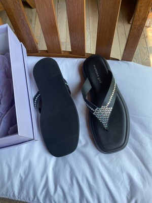 Madden girl  Black flip flops with Rhinestones (size 10) NEW!