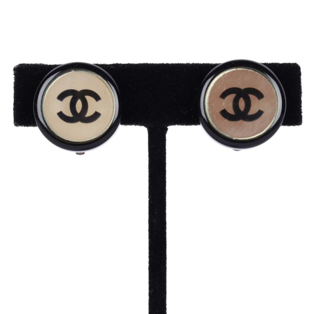 Chanel Mirror clipped earrings View 2