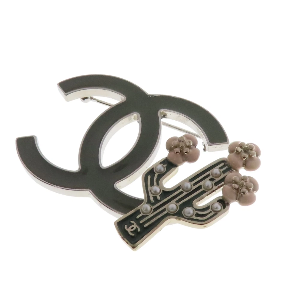 Broche verde CHANEL esmalte cacto CC - Imagem 4 de 4