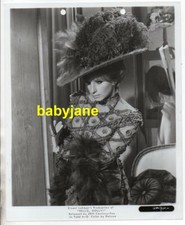 BARBRA STREISAND ORIGINAL 8X10 PHOTO LOVELY IN FEATHERED HAT 1969 HELLO DOLLY