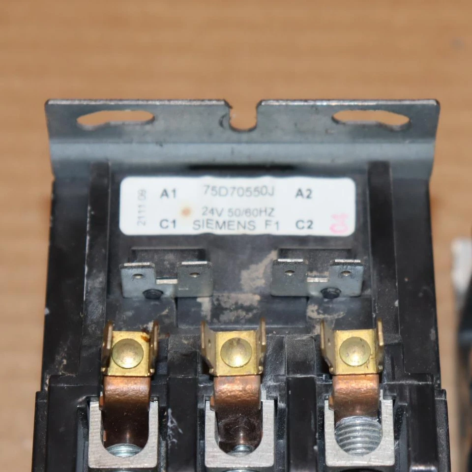 One Liebert Furnas Siemens Homer 42DF35AJ Contactor 24VAC Coil - Image 2 of 3