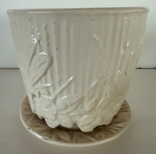 McCoy dragonfly Flowerpot. Perfect. Matte White 5" tall 4 3/4" diameter - Picture 3 of 6