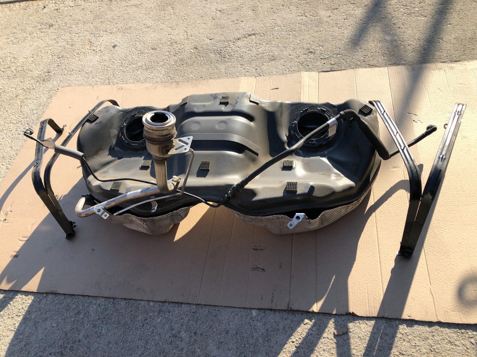 2017-2022 MASERATI LEVANTE FUEL GAS TANK RESERVOIR W/ FILLER NECK OEM.