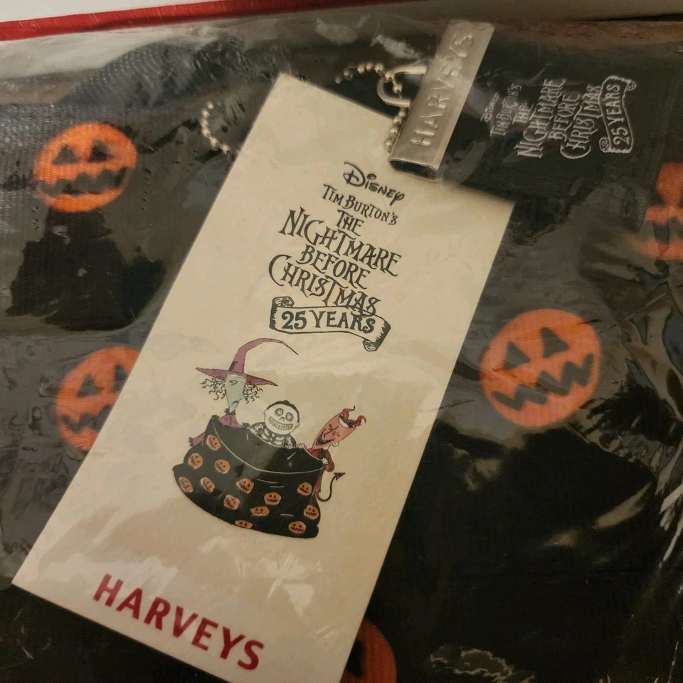 Harveys Medium Streamline Tote  The Nightmare Before Christmas Lock , Shock & Ba - Image 2 of 4