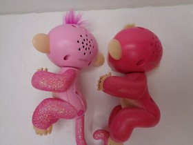 WowWee Fingerlings lot 2 Monkeys Pink Sparkle Interactive Pets Motion & Sound