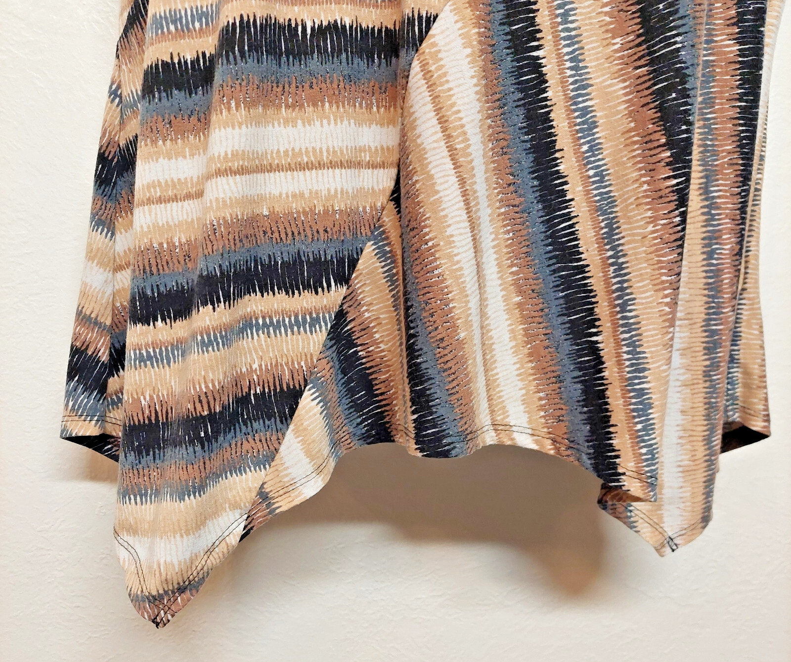 Indigo Rose 3X Plus Size Top Stretch Short Sleeve Brown Tan Black Diagonal Cut