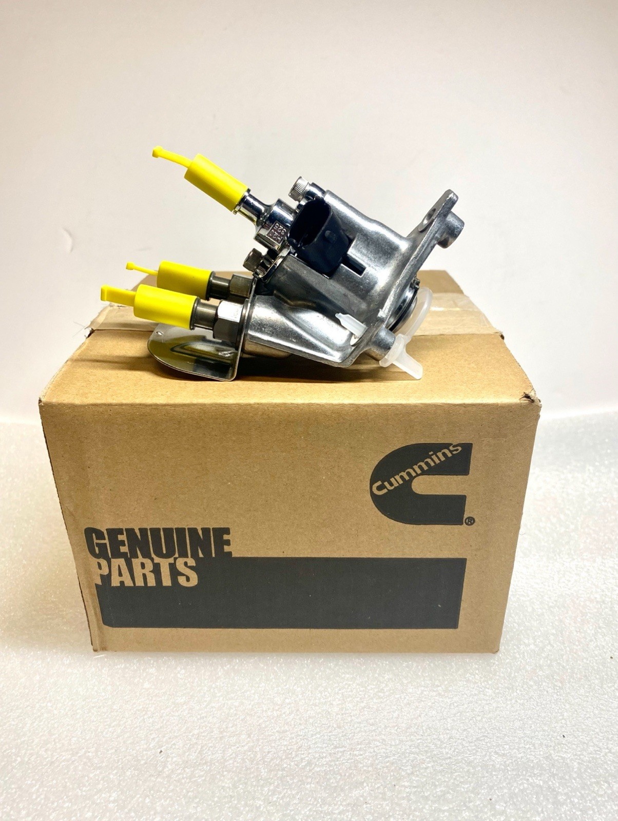 New Oem For Cummins ISX Engine DEF DOSER Diesel Exhaust Fluid Injector 2888173