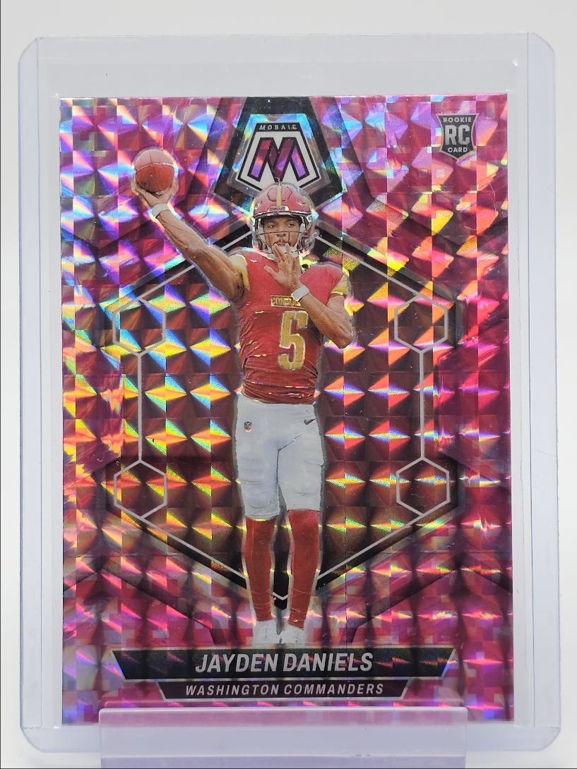 JAYDEN DANIELS 2024 MOSAIC ROOKIE CAMO PINK MOSAIC PRIZM #302 RC Q0072