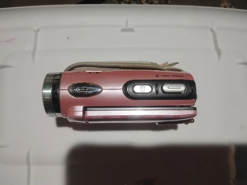 DXG 566V HD Camcorder 5MP Sensor Uses SD Card No Cord Pre-owned - Image 3 of 4