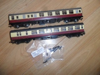 Pair of Bachmann Burgundy & Cream Coaches for Hornby OO Gauge Sets