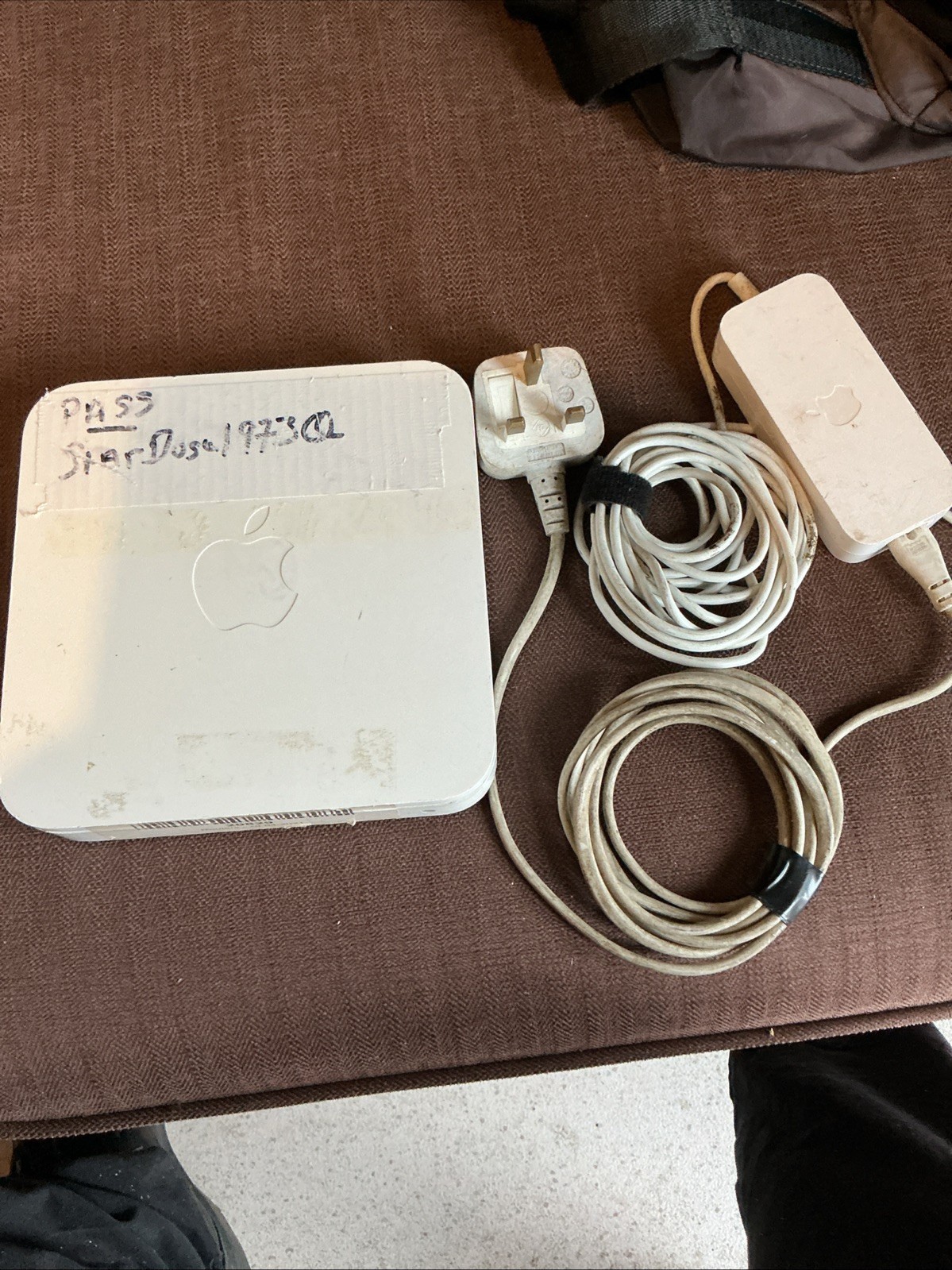 Apple Airport Extreme A1408 MD031B/A Gigabit Dual Band Wireless N Router 5th Gen